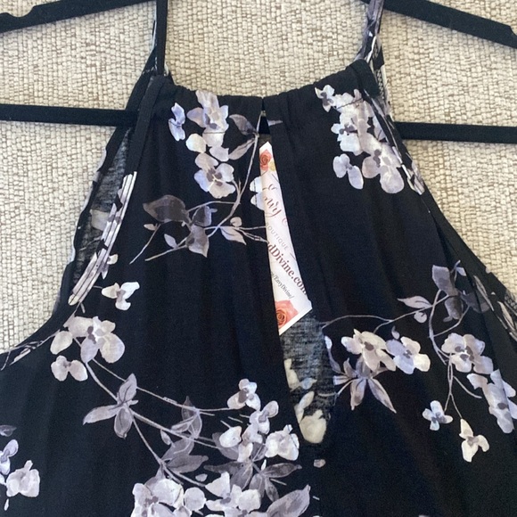 Magic fit high neck floral print tank top. Key hole in back.  Black and greys. - Picture 3 of 5